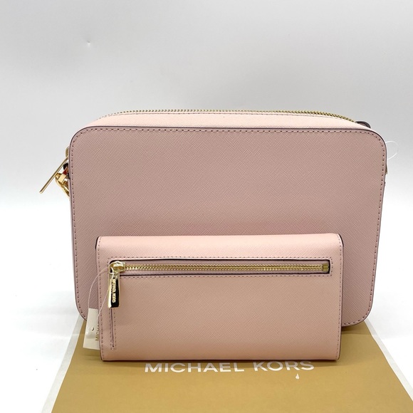 Michael Kors Large EW Chain Crossbody Bag & Trifold Wallet - Picture 3 of 9